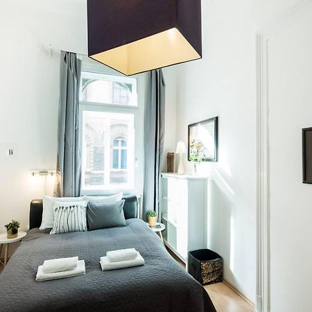 Cosy And Central Apartment With 4 Bedrooms And A/C Budapest Exterior foto