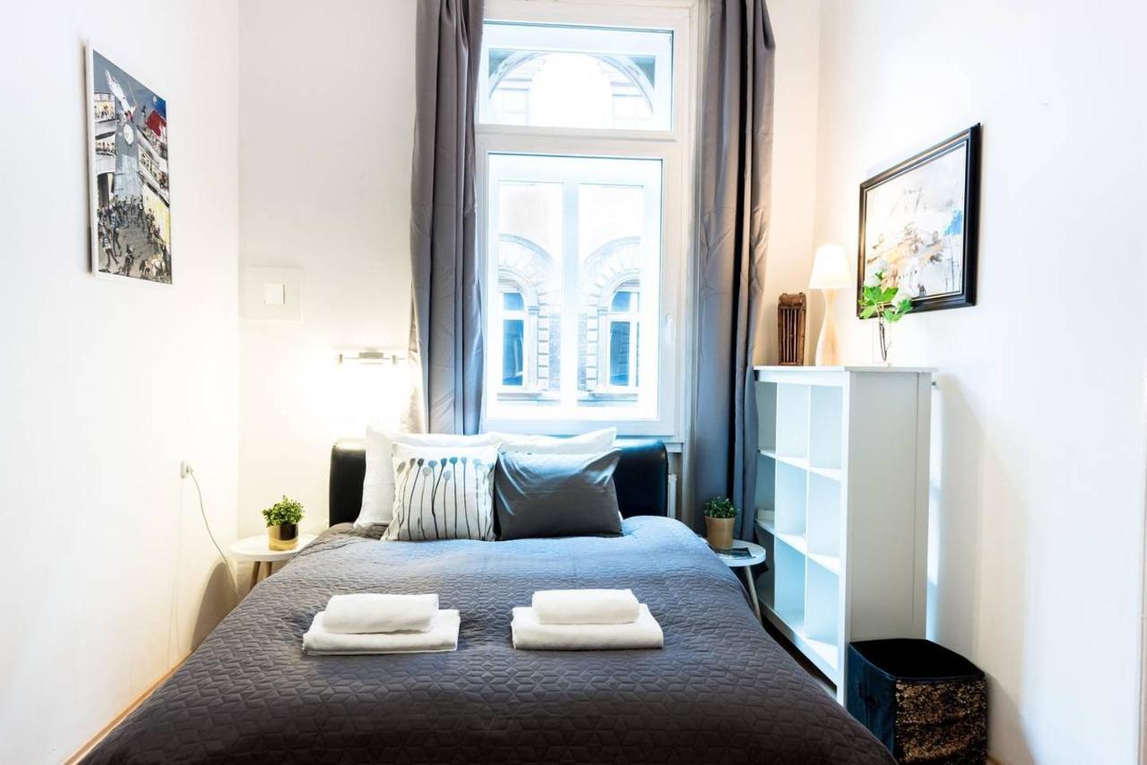 Cosy And Central Apartment With 4 Bedrooms And A/C Budapest Exterior foto
