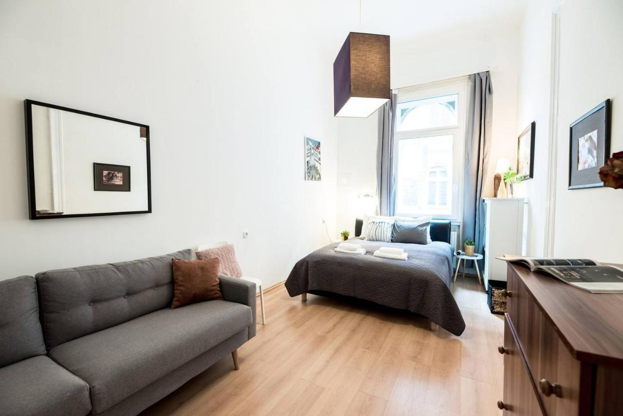 Cosy And Central Apartment With 4 Bedrooms And A/C Budapest Exterior foto